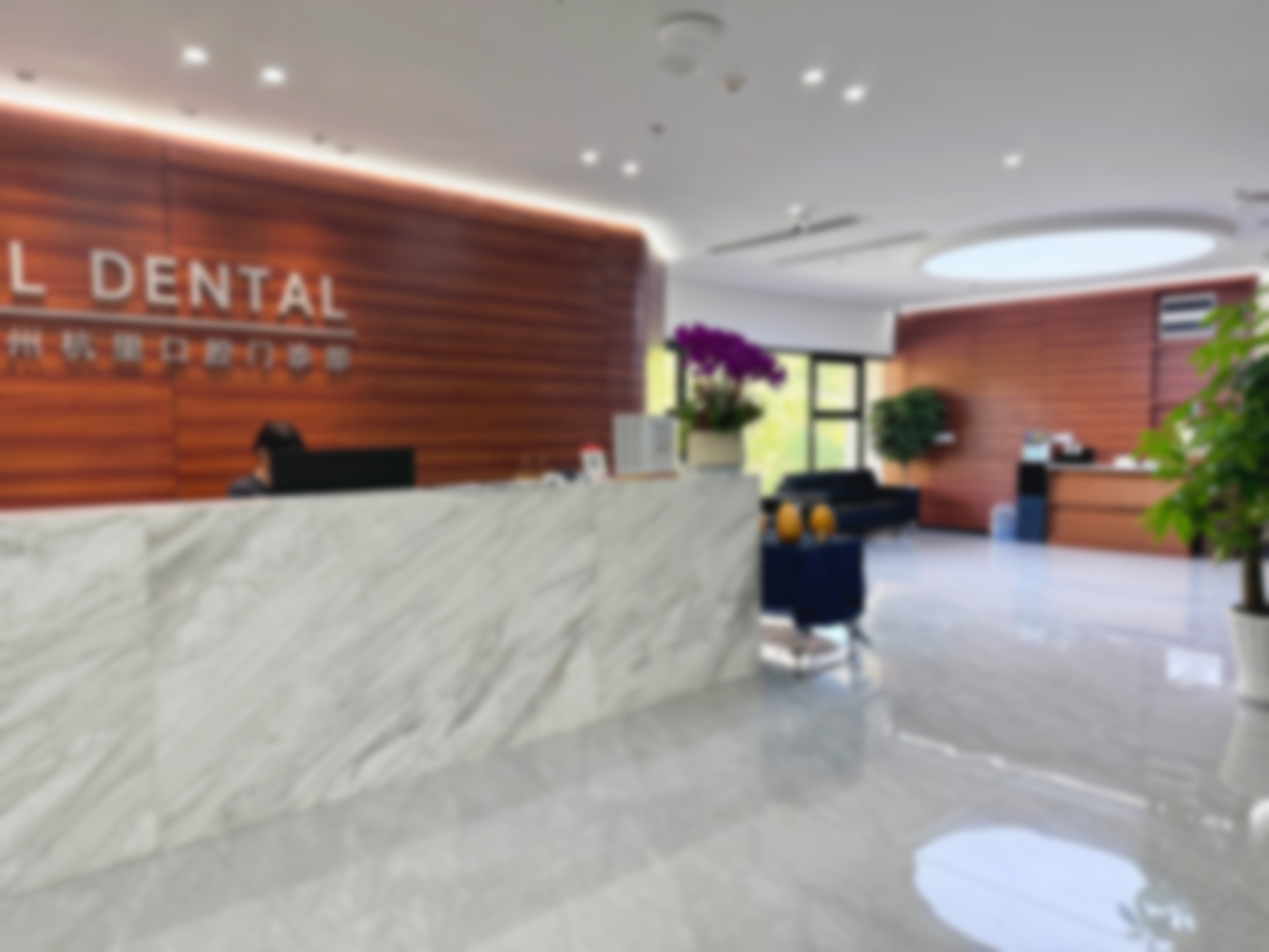 二、杭州杭里口腔门诊部医生团队，打造专精诊疗服务