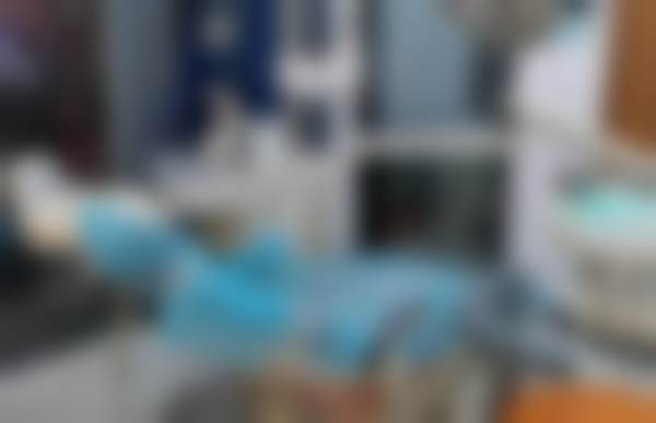 二、广州普华口腔门诊部医生团队，打造专精诊疗服务